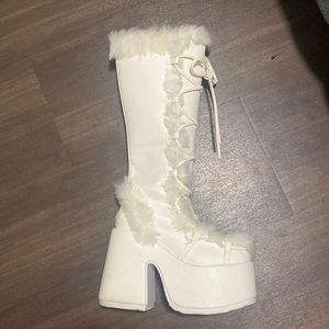 DEMONIA CAMELS 🤍size 8 but fits like size 7